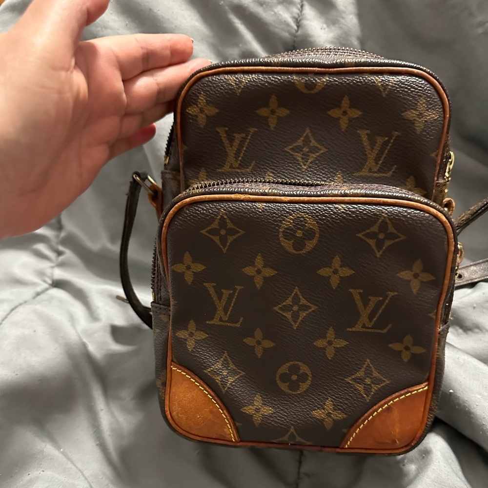 Authentic LV Vintage Monogram Amazone crossbody in great vintage condition